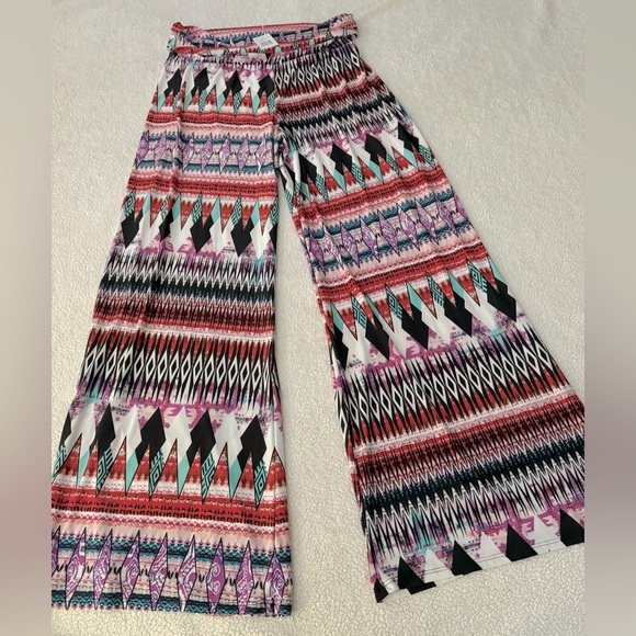 DGNY Pants - NWT Boho styled Aztec design palazzo pants by DGNY LX folding waistband.
